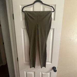 Lululemon Base Pace High-Rise Tight – Size 10 (28") – Army Green – Pre-Loved